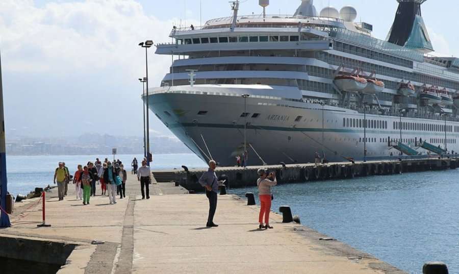 Arrival of the cruise ship 