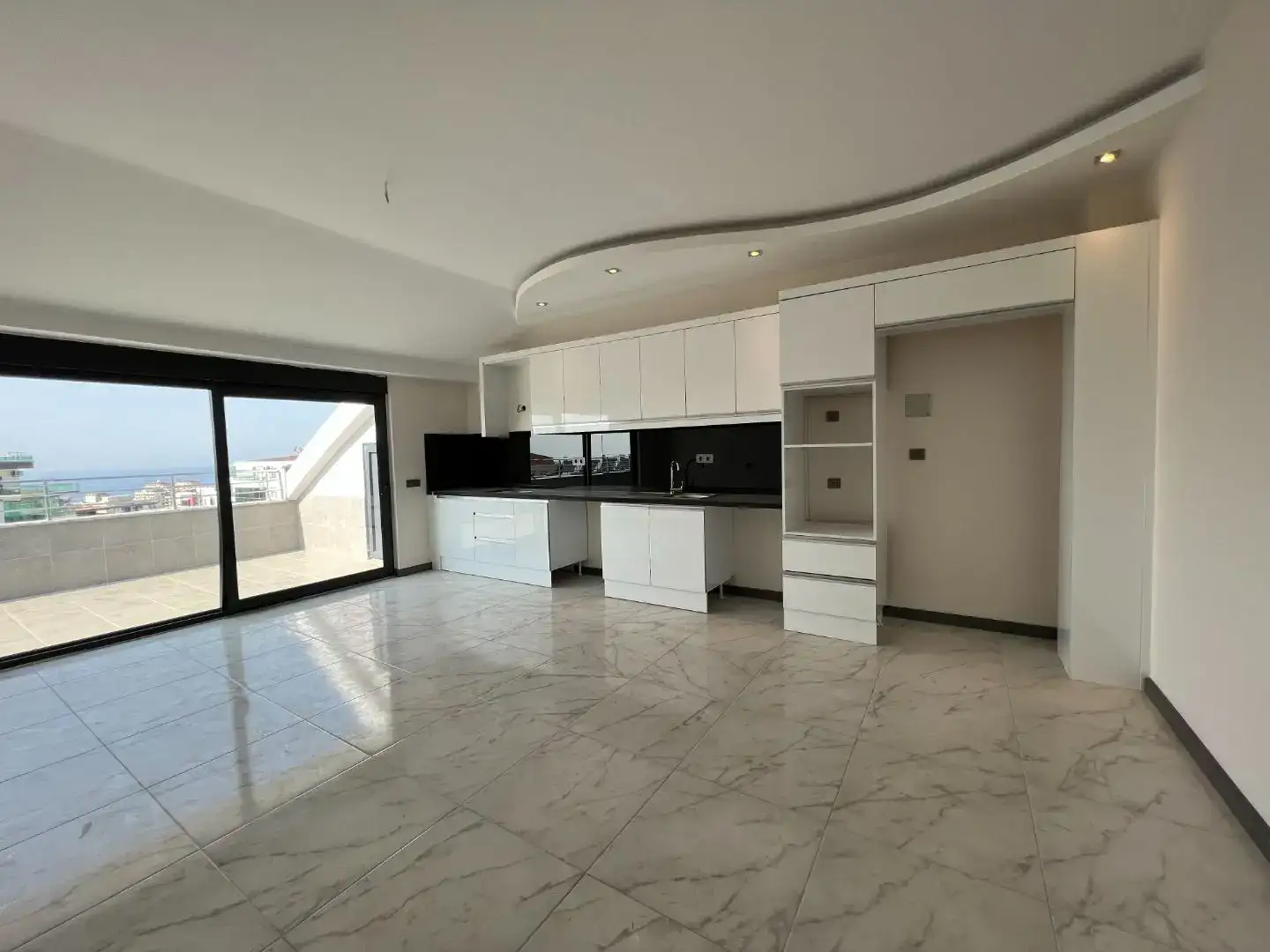 4+1 DPX APARTMENT FOR SALE IN A LUXURY RESİDENCE IN MAHMUTLAR 