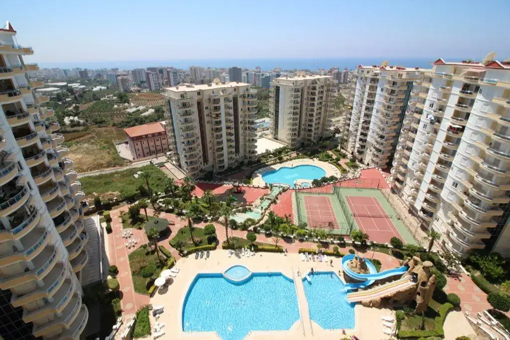 FULLY FURNISHED LUXURY APARTMENT FOR SALE IN A FULL ACTIVITY COMPLEX
