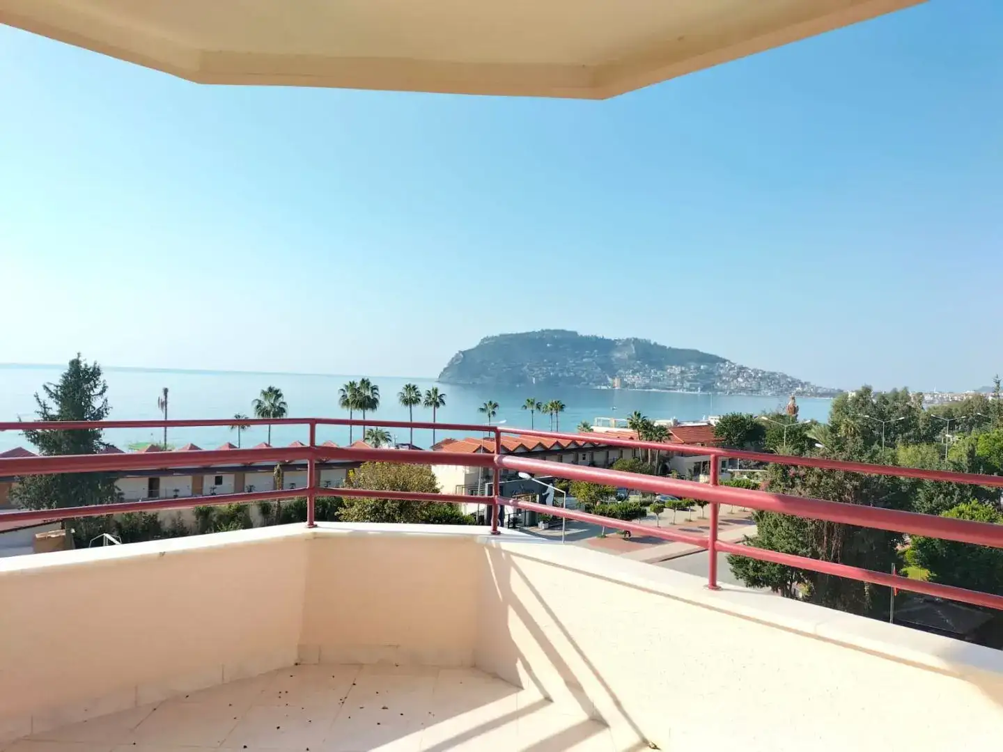 3+1 DPX FRONT BEACH LİNE APARTMENT FOR SALE WİTH SEA+CASTLE VİEW