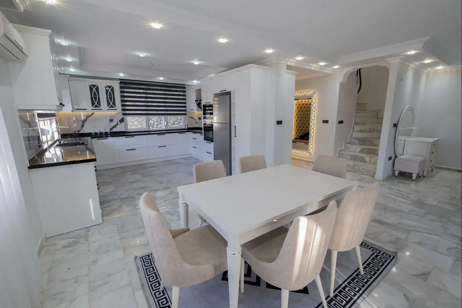 3+1 FULLY FURNİSHED AND LUXURY VİLLA FOR SALE İN KONAKLI-ALANYA