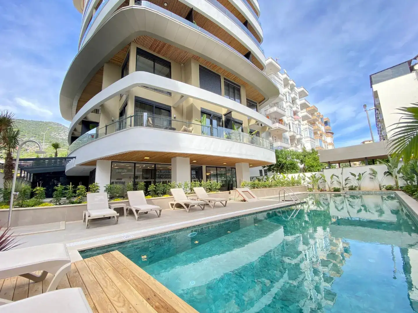 CENTRALLY LOCATED BEAUTİFUL 1+1 LOFT FOR SALE IN CLEOPATRA-ALANYA