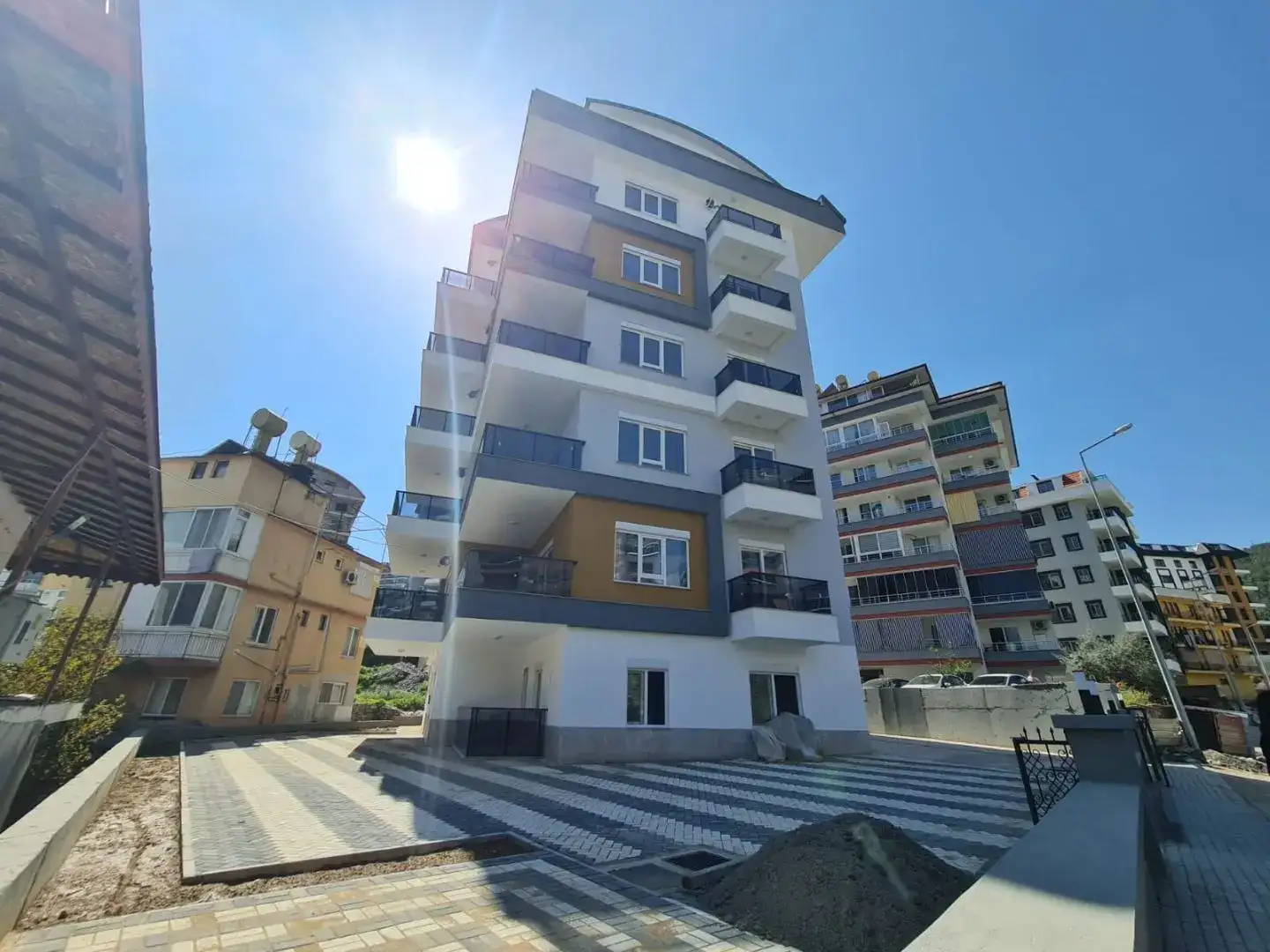 2+1 APARTMENT IN ÇIPLAKLI DISTRICT WITH A SEPARATE KITCHEN 