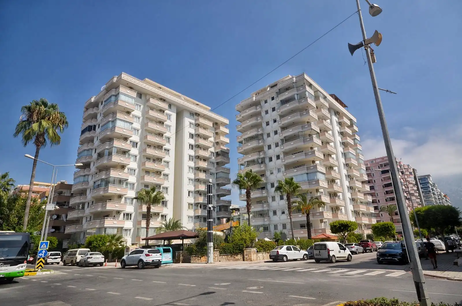 2+1 FURNISHED FLAT FOR SALE IN ALANYA MAHMUTLAR WITHIN THE SITE