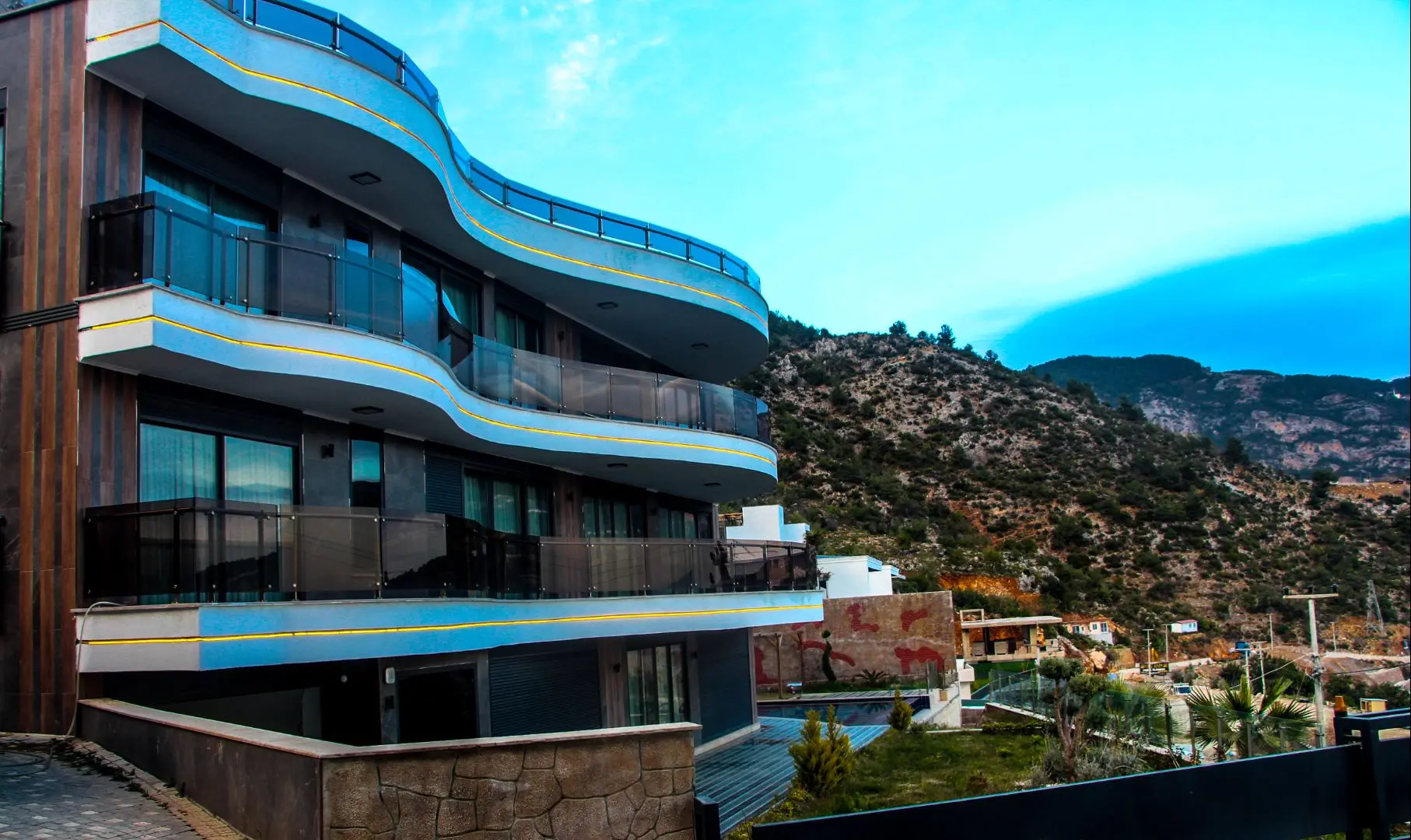 SPACIOUSE AND LUXURY VILLA WITH SEA VIEW IN TEPE-ALANYA