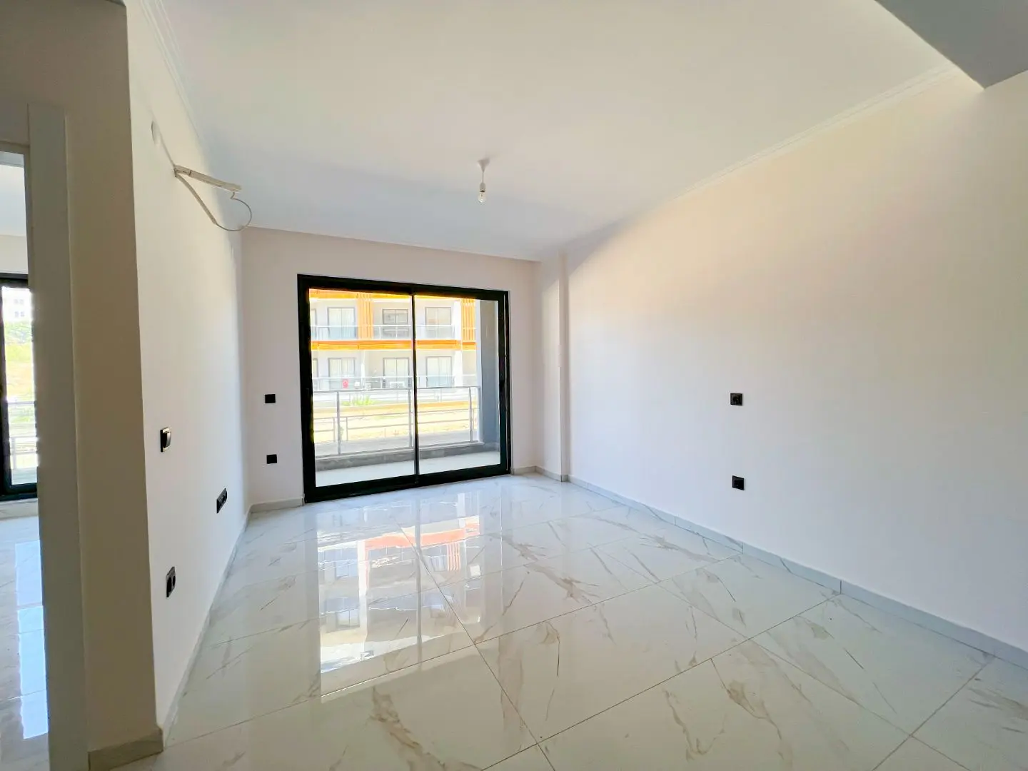 1+1 FLAT IN A COMPLEX WITH ACTIVITIES FOR SALE IN ALANYA AVSALLAR