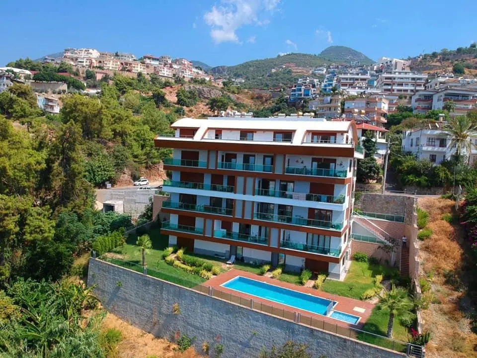 FİVE-ROOM APARTMENT FOR SALE İN BEKTAŞ AREA WİTH SEA AND CİTY VİEW