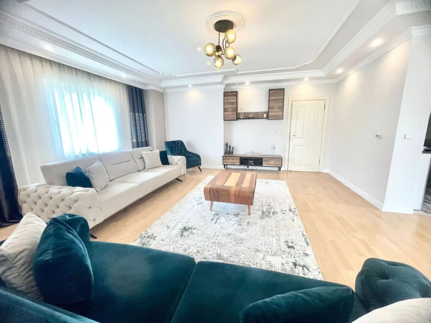 SPACIOUS 4+2 DUPLEKS JUST 200M FROM THE SEA IN THE CENTER OF ALANYA