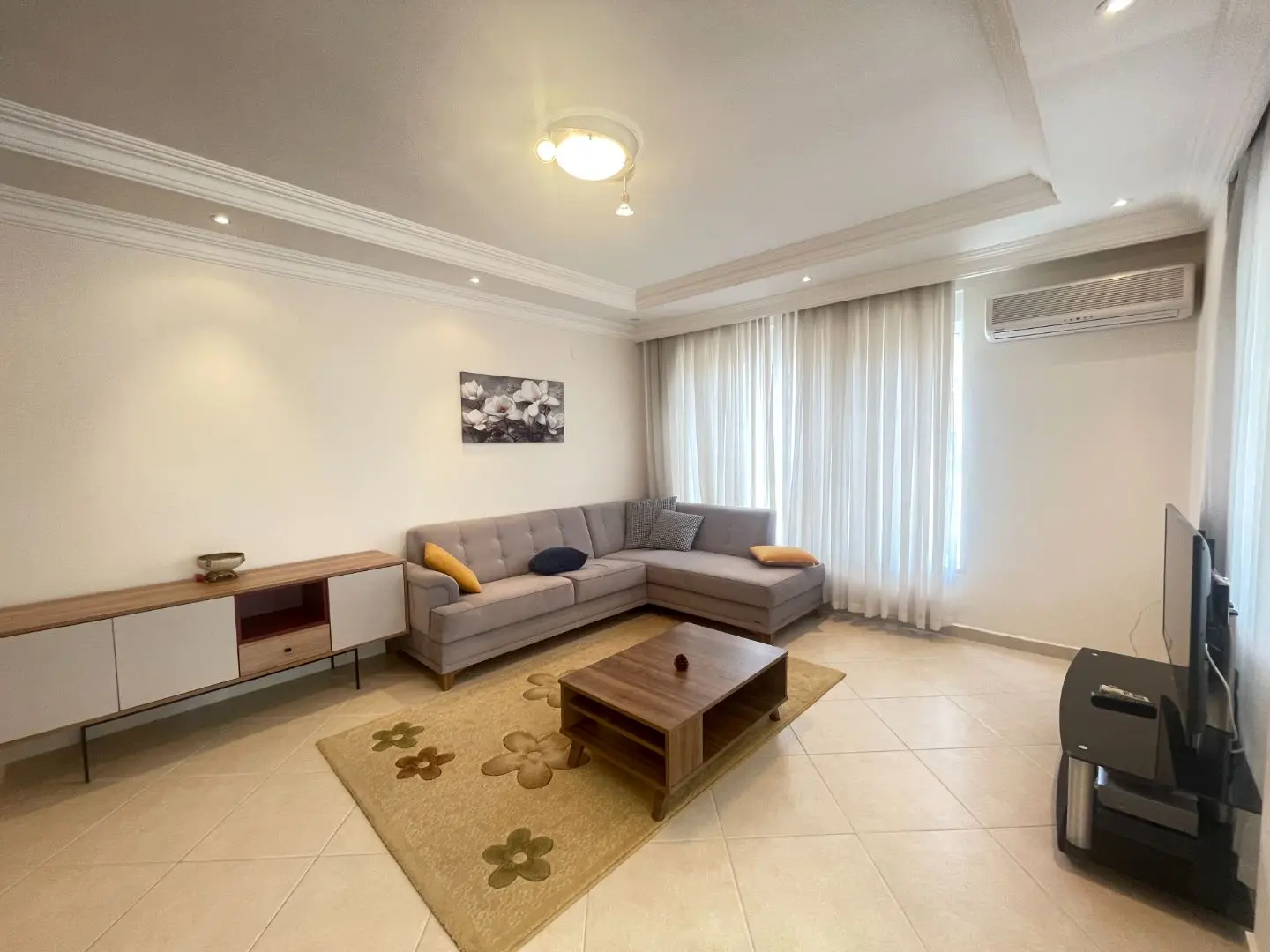 APARTMENT 2+1 WITH FURNITURE AND APPLIANCES IN THE CENTER OF ALANYA
