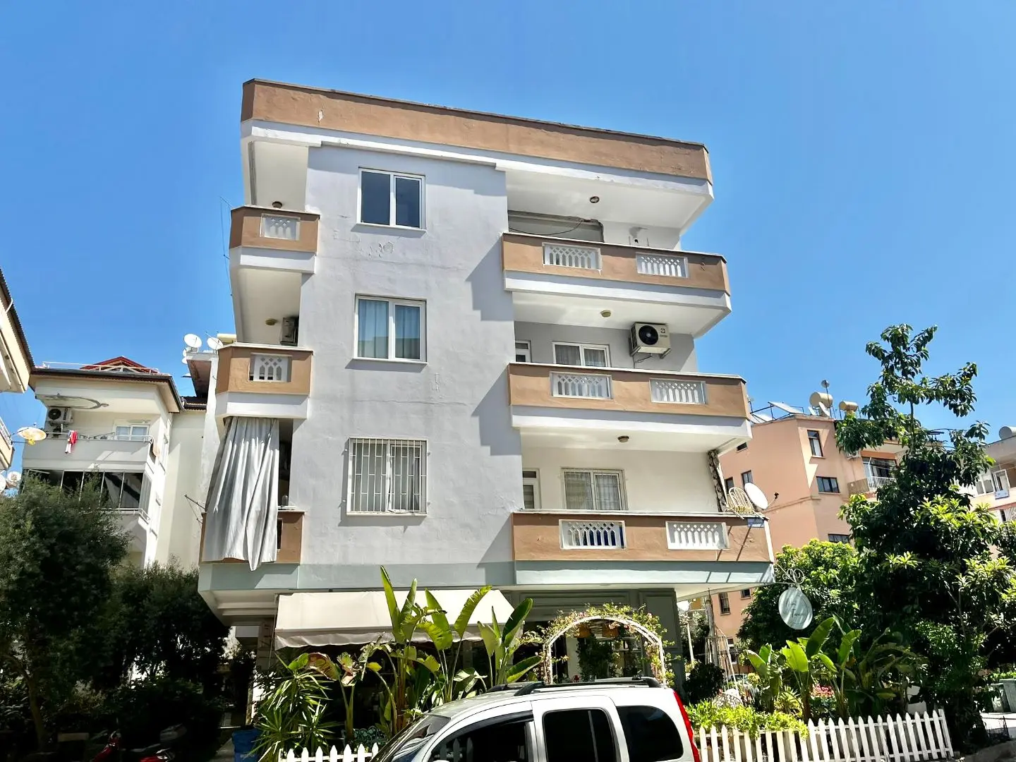 200M FROM THE SEA 2+1 APARTMENT IN THE CENTER OF ALANYA 