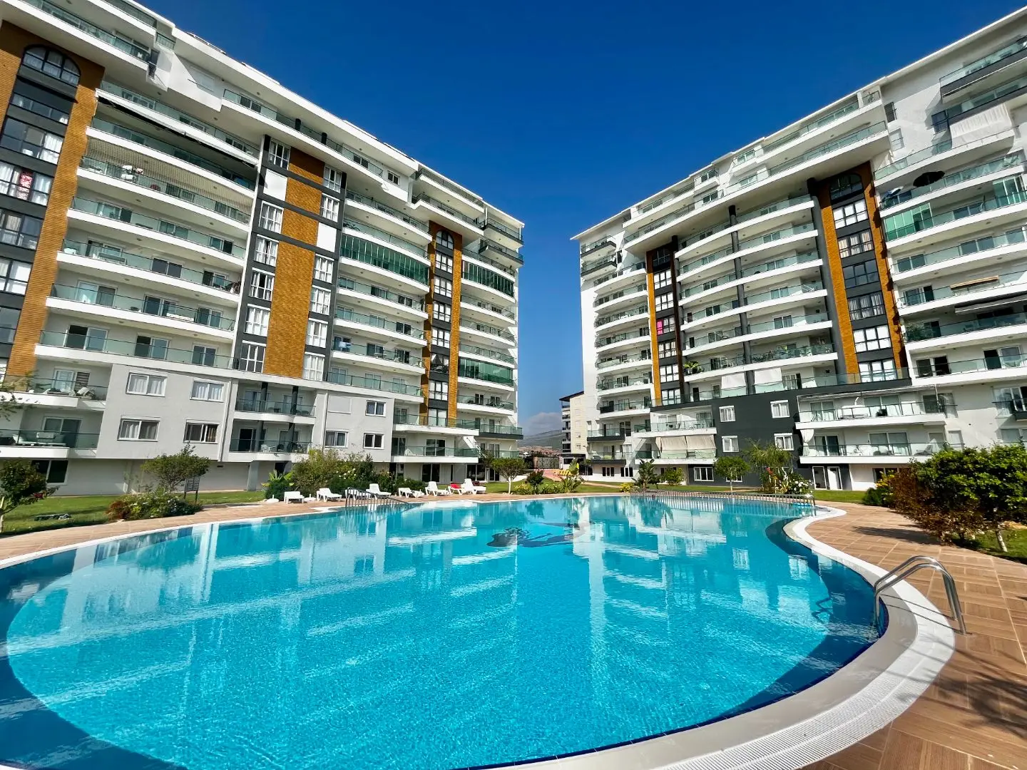 3+1 FURNISHED APARTMENT IN A NEW COMPLEX IN  GAZIPASA-ALANYA