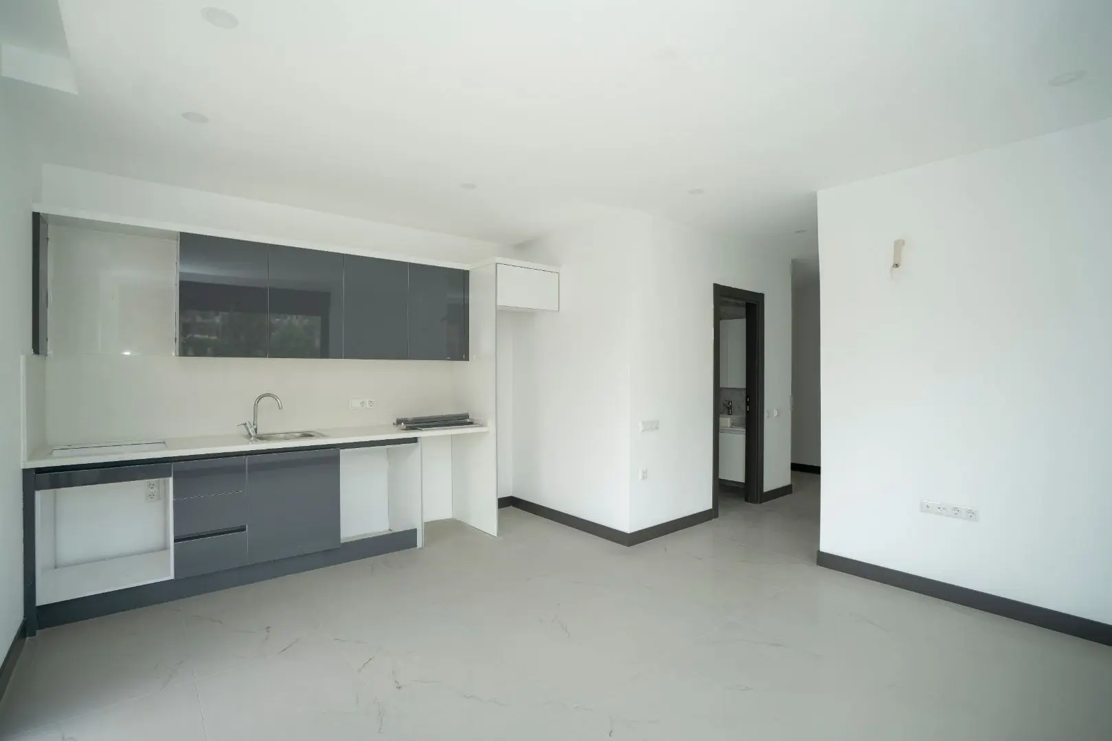 EMPTY 1+1 FLAT IN A NEWLY BUILT COMPLEX IN KESTEL-ALANYA
