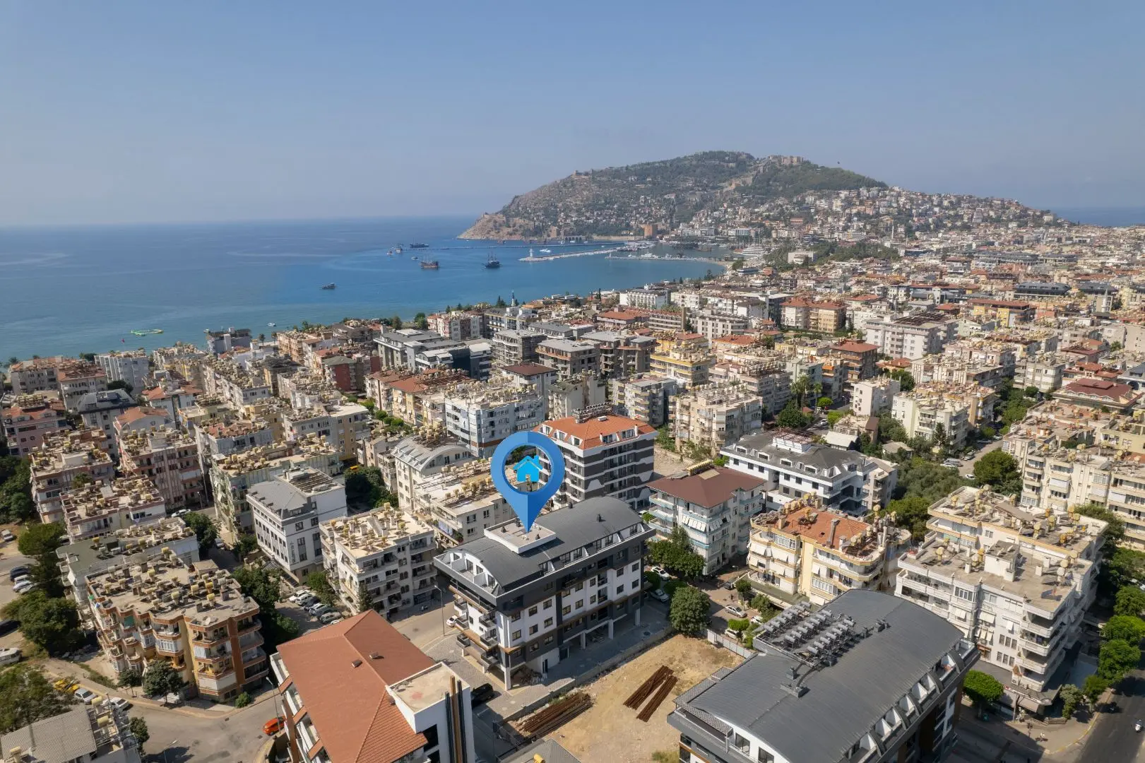 2+1 DPX APARTMENT (110M²) IN THE CENTER OF ALANYA 