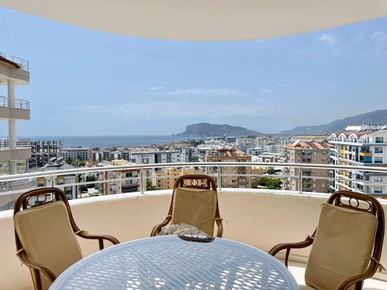 2+1 FURNISHED FLAT WITH CASTLE AND SEA VIEWS IN TOSMUR