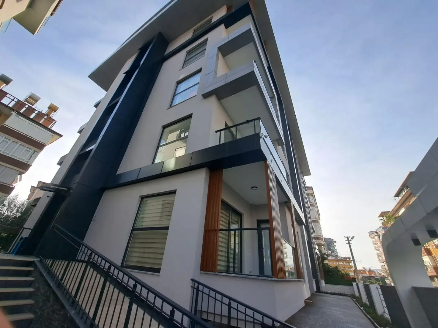 1+1 APARTMENT IN A NEWLY BUILT BUILDING IN THE CENTER OF ALANYA
