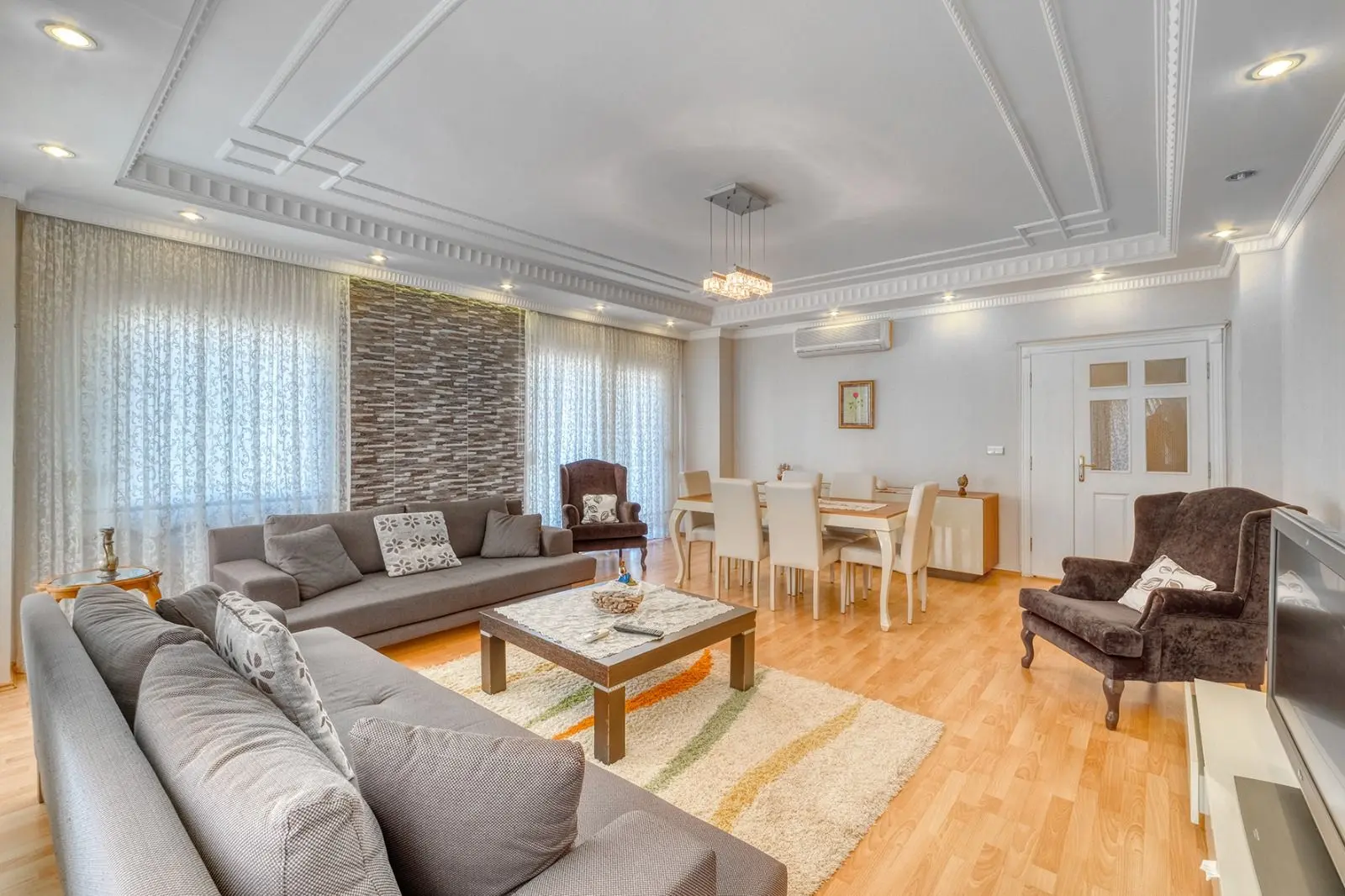 SUITABLE FOR CITIZENSHIP FURNISHED 4+1 APARTMENT (200M²) IN THE CENTER
