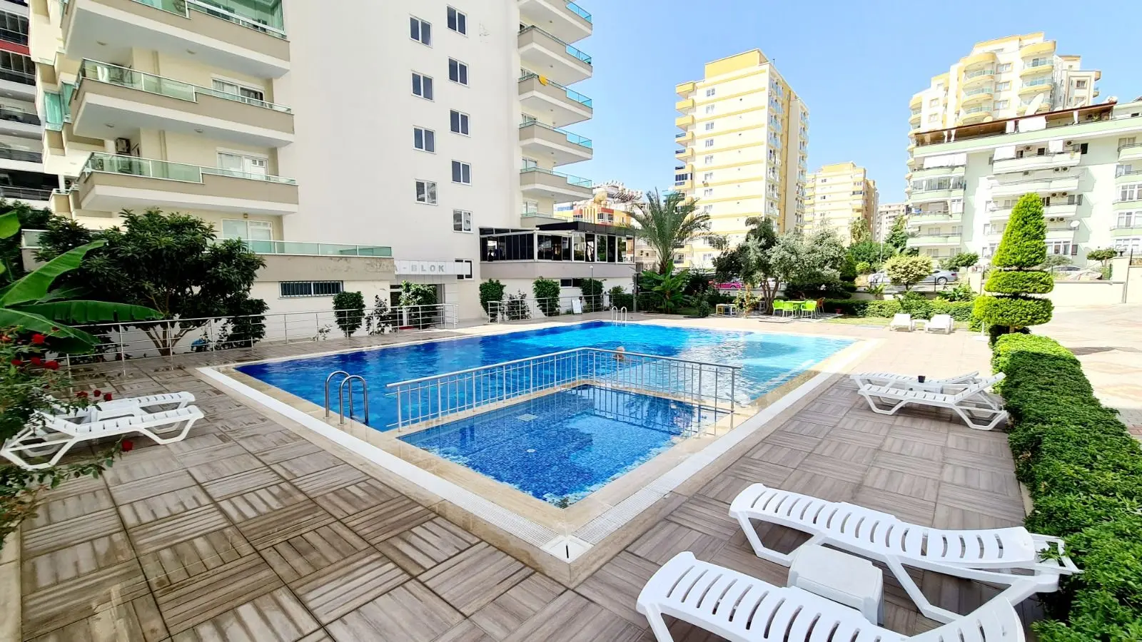 CENTRALLY LOCATED FURNISHED 1+1 FLAT 350M FROM THE BEACH IN MAHMUTLAR