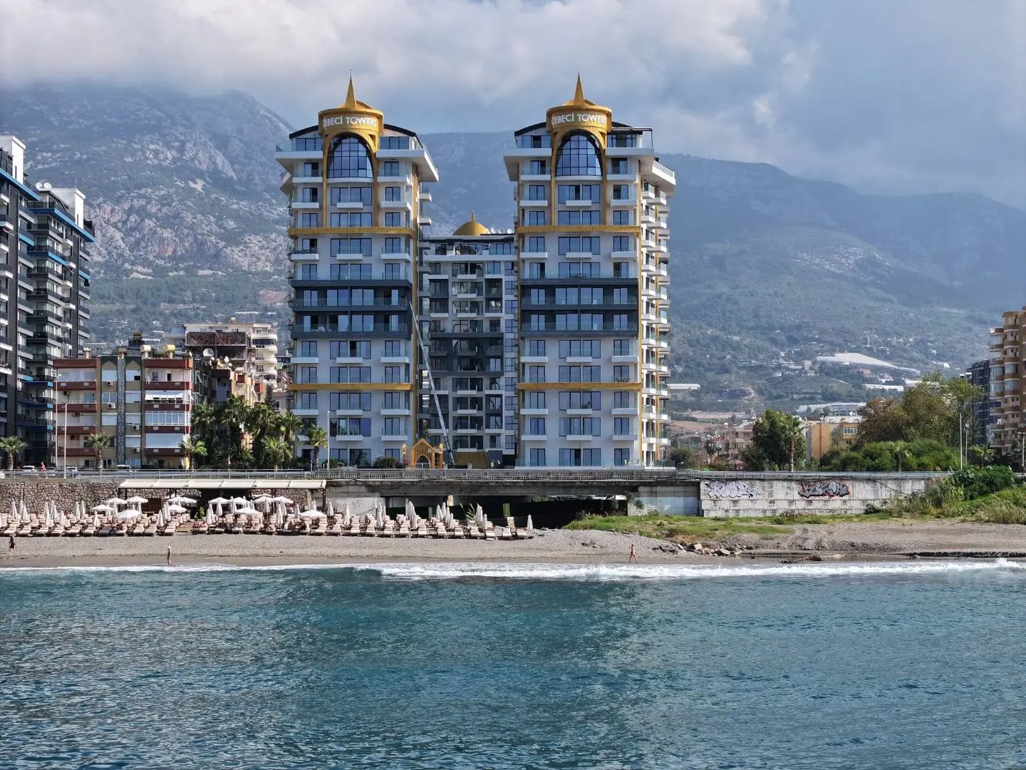 FRONT BEACHLINE FURNISHED 2+1 FLAT IN A SUPER LUXURY COMPLEX-ALANYA
