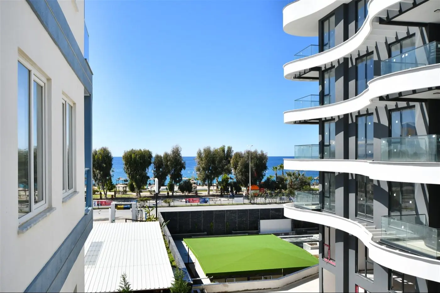 FRONT BEACH LİNE 1+1 FULLY FURNISHED FLAT FOR SALE IN KARGICAK-ANTALYA