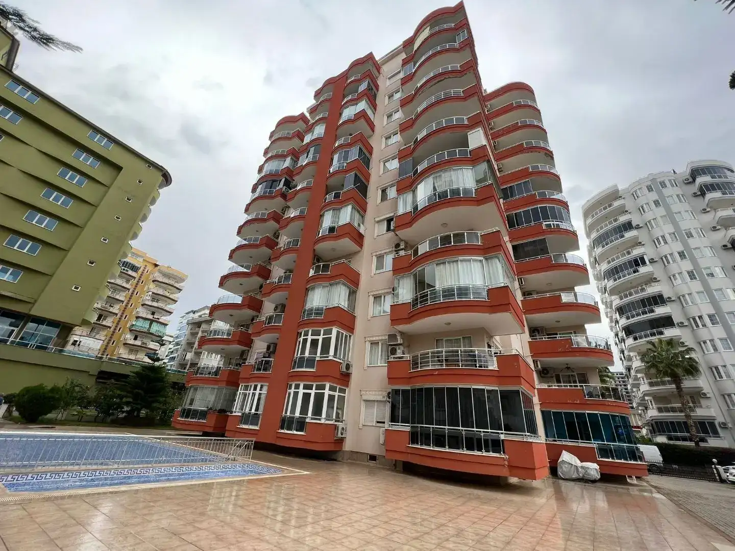 2+1 APARTMENT FOR SALE WITH FURNITURE - 250 M. FROM THE SEA