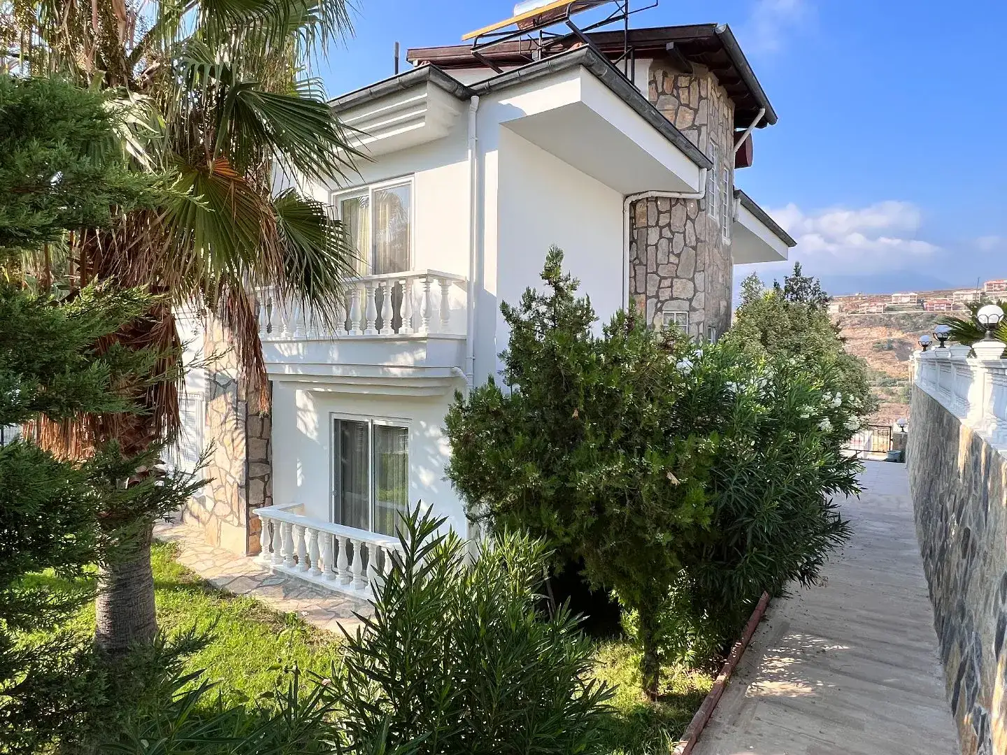FULLY FURNİSHED 4+1 DUPLEX VİLLA FOR SALE WİTH A BEAUTİFUL VİEW-ALANYA